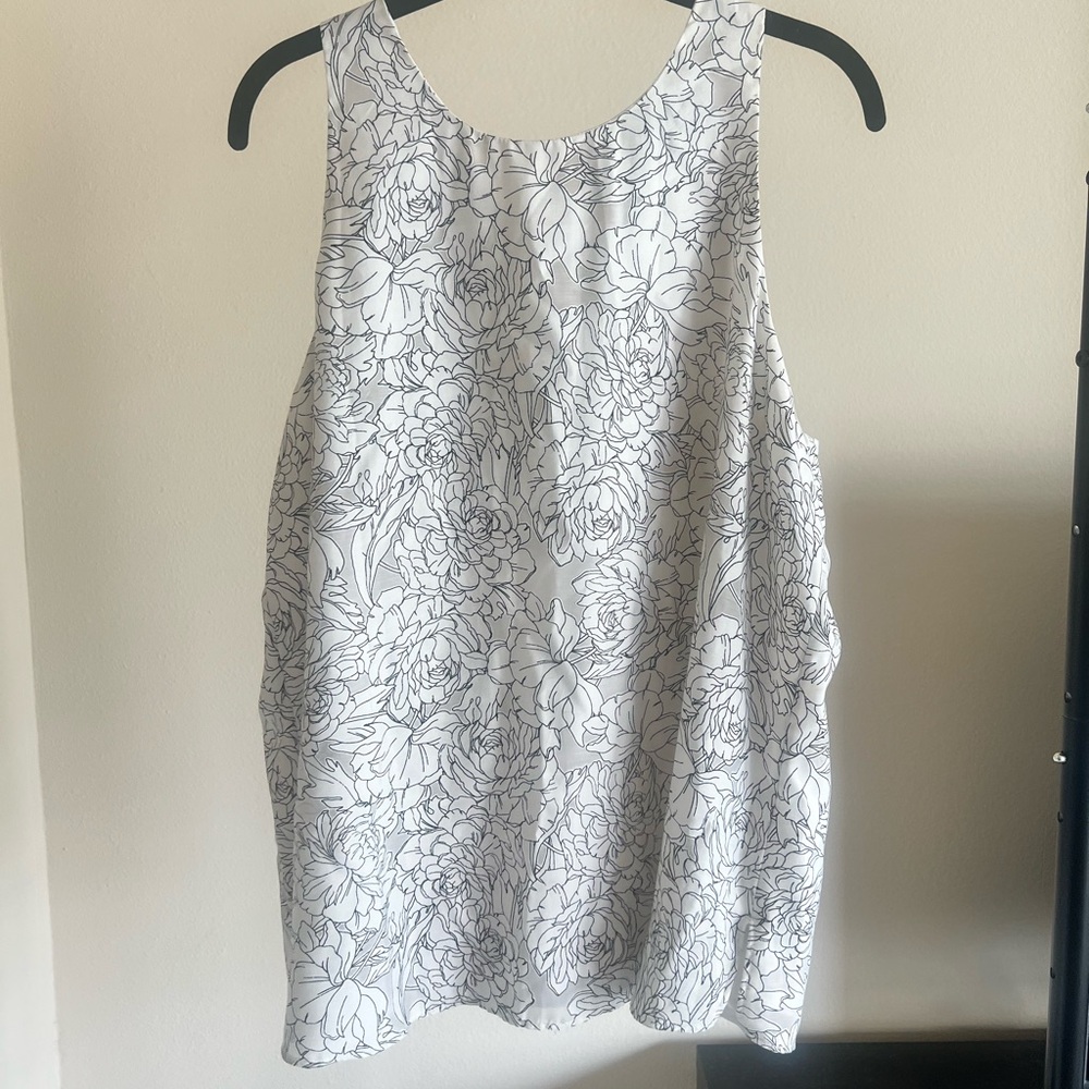 Banana Republic Monochrome Floral Top
